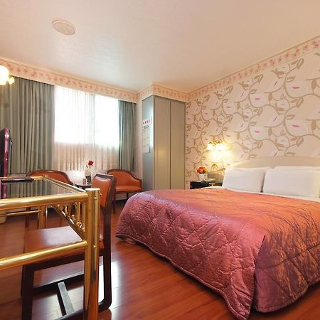 Chiao Yuan Hotel Фенюань Екстер'єр фото